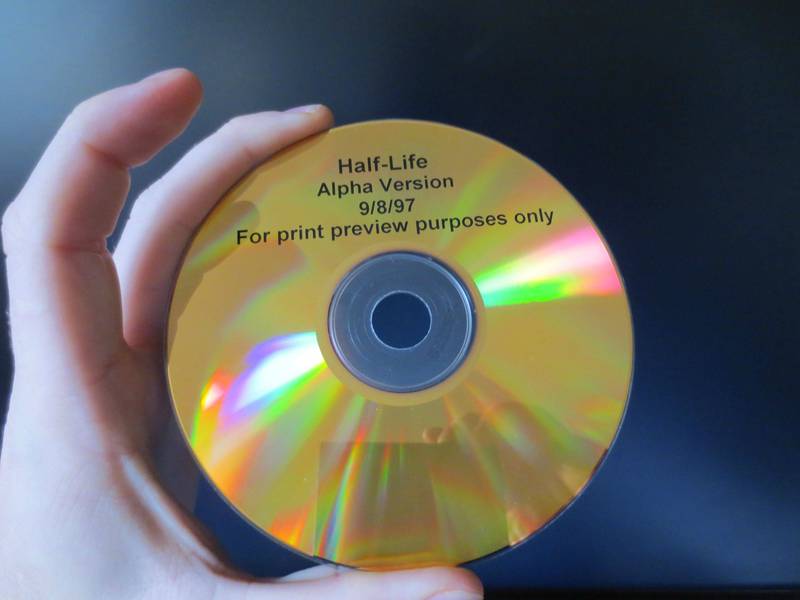 В интернете оказалась ранняя альфа версия игры Half Life 1997 го года