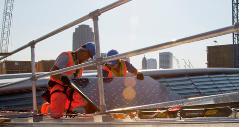 В Лондоне закончили строительство самого большого в мире моста с солнечными панелями В Лондоне закончили строительство самого большого в мире моста с солнечными панелями