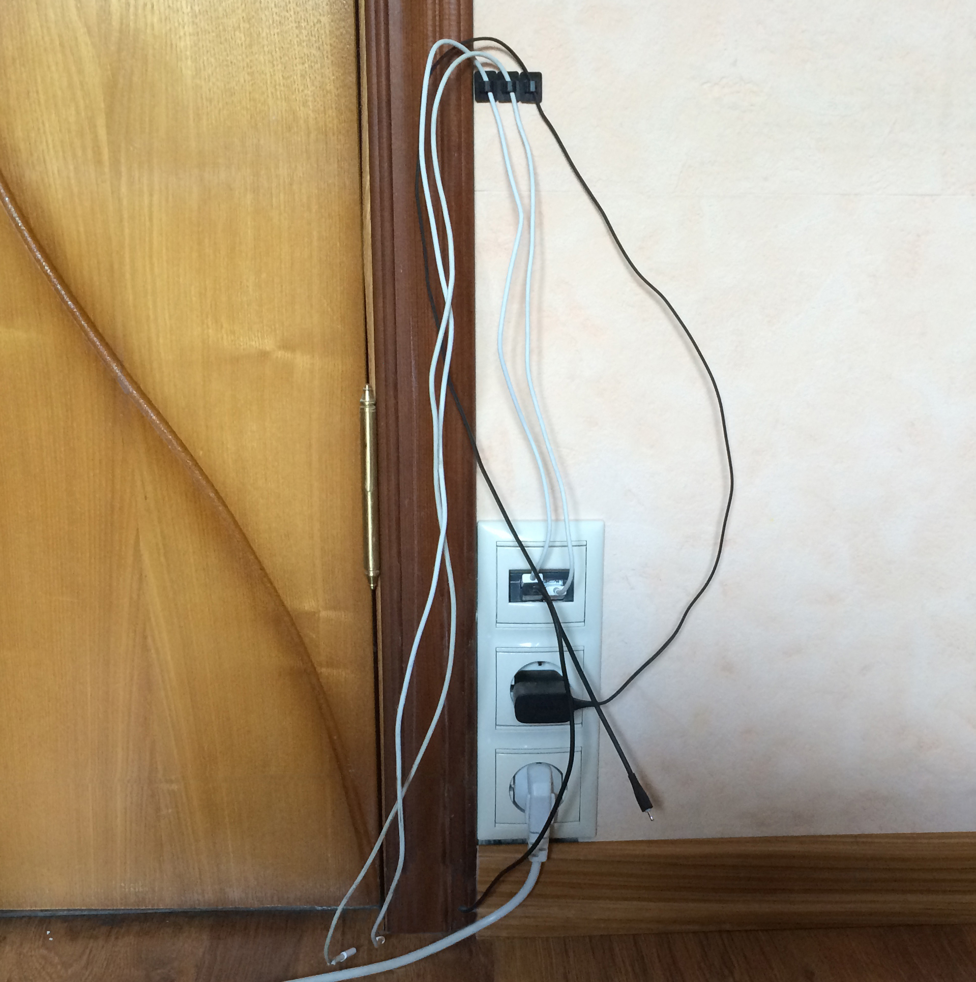 Внутренняя USB зарядка Внутренняя USB зарядка