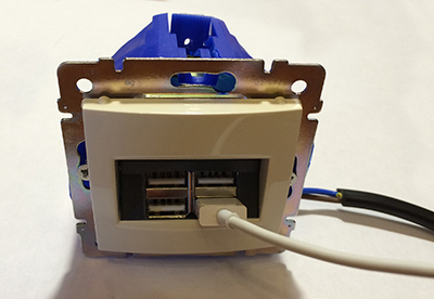 Внутренняя USB зарядка Внутренняя USB зарядка