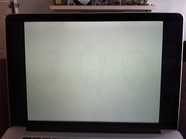 «Призраки» на мониторах, техподдержка Apple и тесты