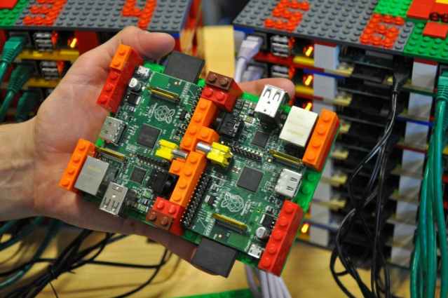 «Суперкомпьютер» из 64 Raspberry Pi и Lego