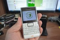 Смартфон с настоящей QWERTY-клавиатурой…