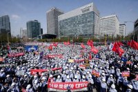 Последний шанс предотвратить крупнейшую забастовку в истории Samsung, которая угрожает экономике Южной Кореи: профсоюз не останавливают даже огромные штрафы