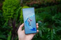 Таких смартфонов на рынке нет: экран без вырезов, камера под дисплеем, экстремальная версия Snapdragon 8 Gen 5 и активное охлаждение. Новый Red Magic показали вживую
