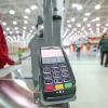 Финтех-дайджест: в магазине можно будет снять деньги с карты на кассе; PayPal хочет покупать больше компаний