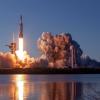 Полный успех: SpaceX запустила тяжёлую ракету Falcon Heavy и вернула все три ускорителя