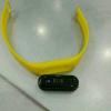 Умный браслет Xiaomi Mi Band 2 засветился на новой фотографии