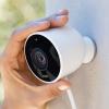 Камера наблюдения Nest Cam Outdoor рассчитана на наружную установку