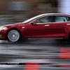 Владелец Tesla Model S утверждает, что автопилот его электромобиля спас пешехода от смерти