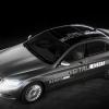 Mercedes-Benz показала адаптивную оптику Digital Light, способную рисовать на дороге различные знаки