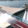 Власти Дубая продемонстрировали систему пожаротушения «Дельфин» на базе водяного реактивного ранца
