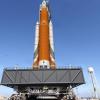 НАСА оценивает возможность первого запуска ракеты-носителя SLS с астронавтами на борту