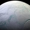 Микробы, обнаруженные в океане Энцелада, могут размножатся у спутника Сатурна