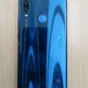 Фото дня: смартфон Huawei P20 Lite с зеркально-синей задней панелью
