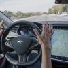 Autopilot электромобилей Tesla путается в разметке на сложных участках дороги