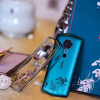 Смартфон Meitu T9 Summer Palace Limited Edition к нестандартной форме корпуса добавил узоры на корпусе