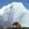 Целую деревню эвакуировали из-за айсберга
