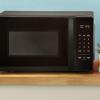 AmazonBasics Microwave: СВЧ-печь с управлением посредством Alexa