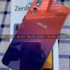 Серийный вариант смартфона Asus Zenfone 6 c градиентной тыльной панелью позирует на фото