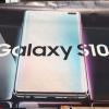 Флагманский смартфон Samsung Galaxy S10+ показан на первом рекламном баннере