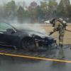 Электромобиль Tesla Model S загорелся на парковке