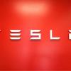 Tesla запрещает сотрудникам жаловаться на компанию в социальных сетях