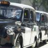 В Великобритании начались испытания беспроводной зарядки электромобилей-такси