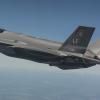 Зависший в воздухе F-35 показали на видео