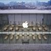 Стоило в Китае открыться фирменным магазинам Apple, как люди бросились покупать iPhone. Продажи в апреле ощутимо выросли