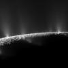 Что прячет Энцелад в темных водах своего океана?
