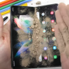 Что будет, если насыпать земли в Samsung Galaxy Z Fold3? Аппарат выдержал испытания блогера JerryRigEverything