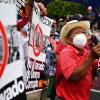 Сотни граждан Сальвадора выступают против легализации биткойна