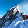 Впервые в истории дрон DJI облетел вершину Эвереста. Опубликовано зрелищное видео
